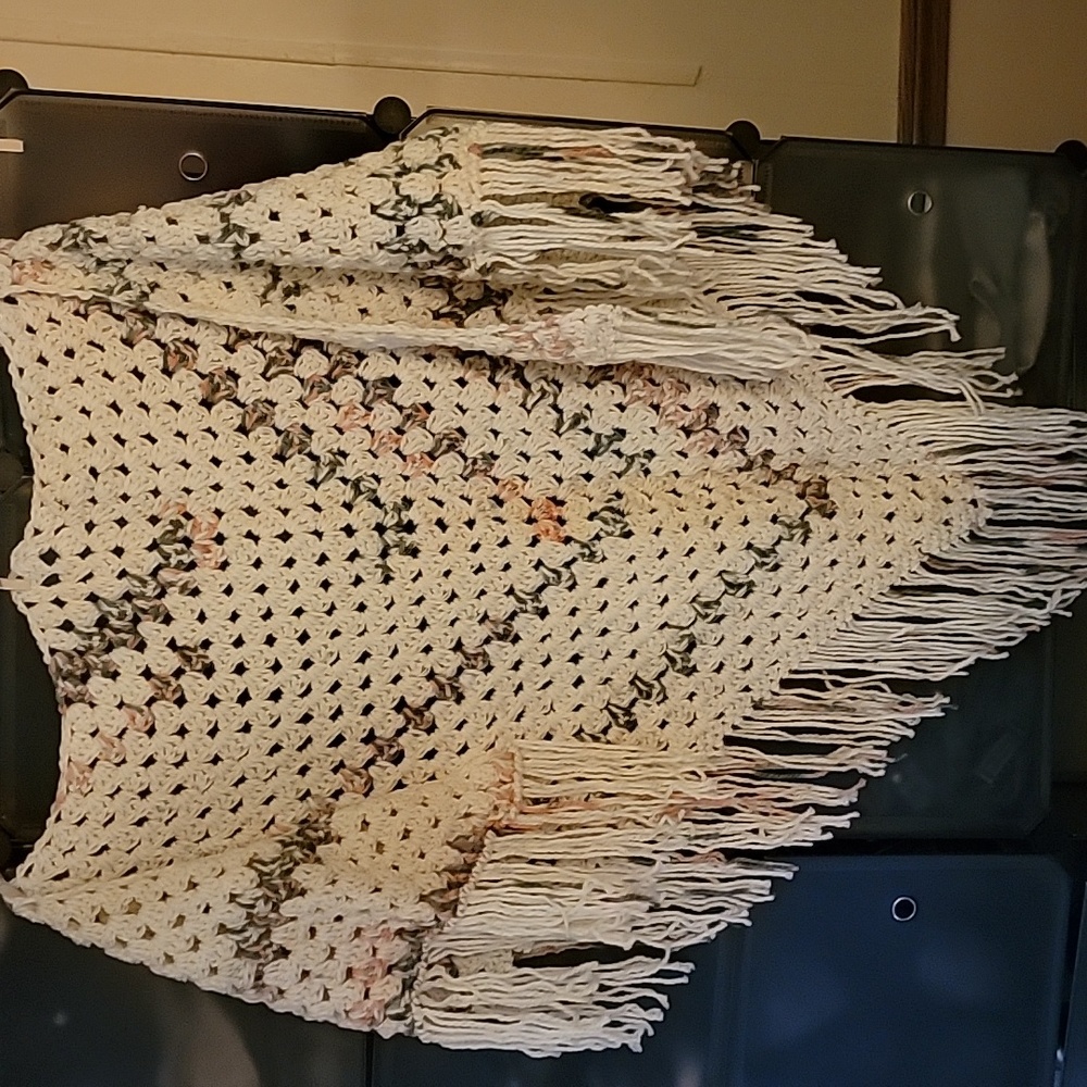 Handcrafted Homemade shawl - Picture 3 of 3